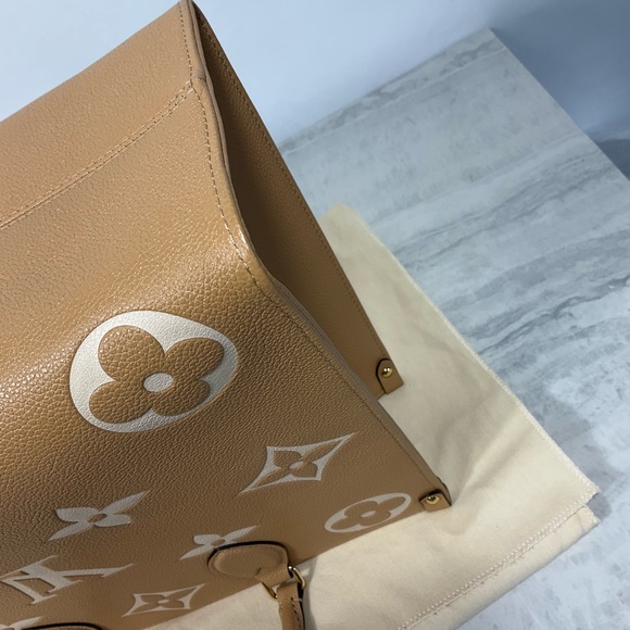 Sold Louis Vuitton OntheGo Mm Biicolor Arizona Beige - Picture 7 of 16